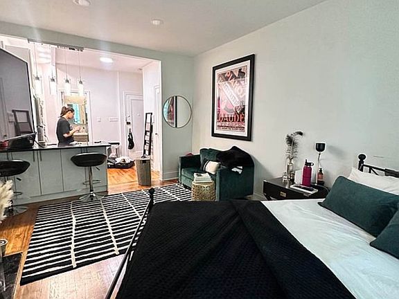 2nd image of 337 E 85th St APT 4C