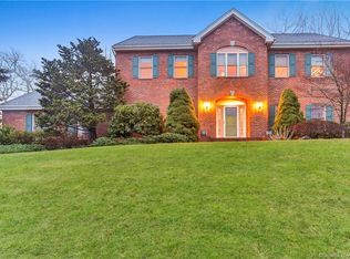 11 Hidden Brook Rd, Hamden, CT 06518