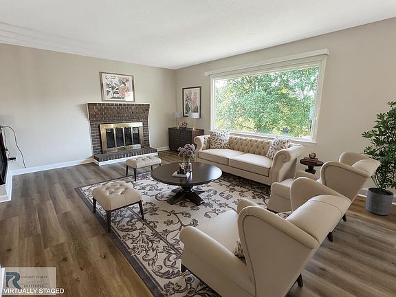 2nd image of 1622 Maple Dr