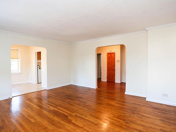 2nd image of 108 Woodside Grn #B2
