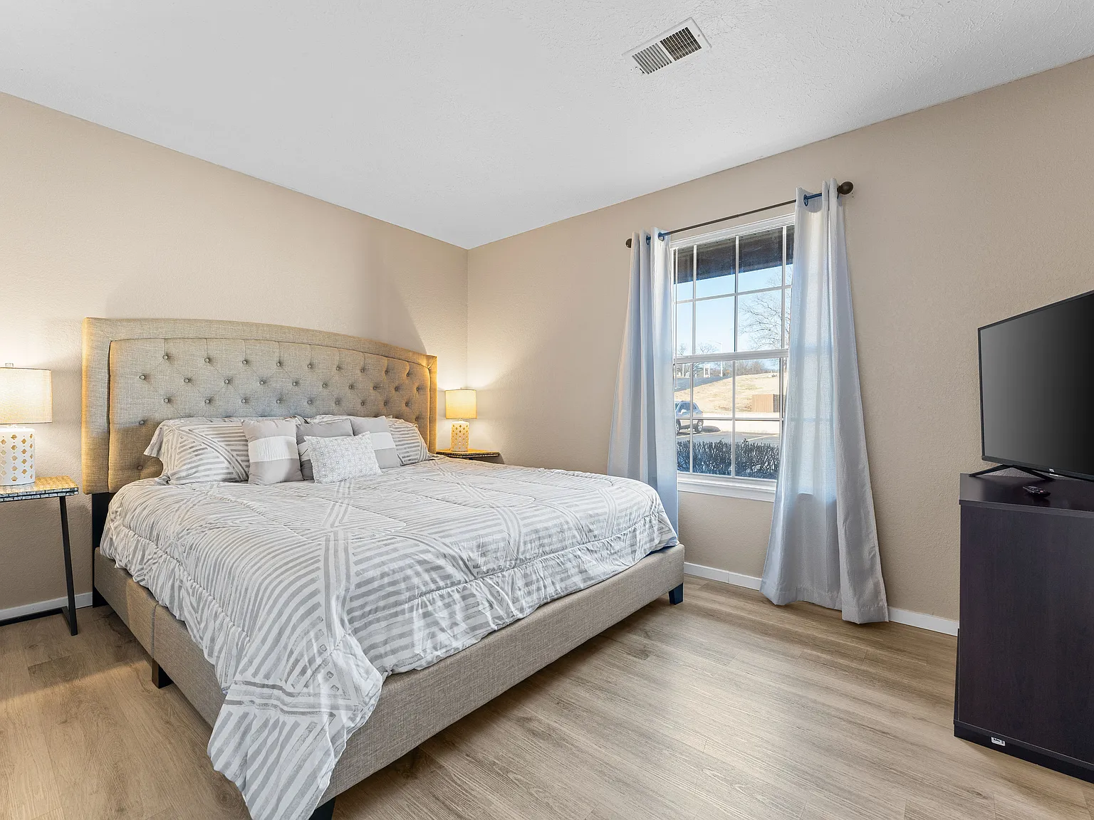 2 bed, 941 sqft, $1,400 — Photo 3