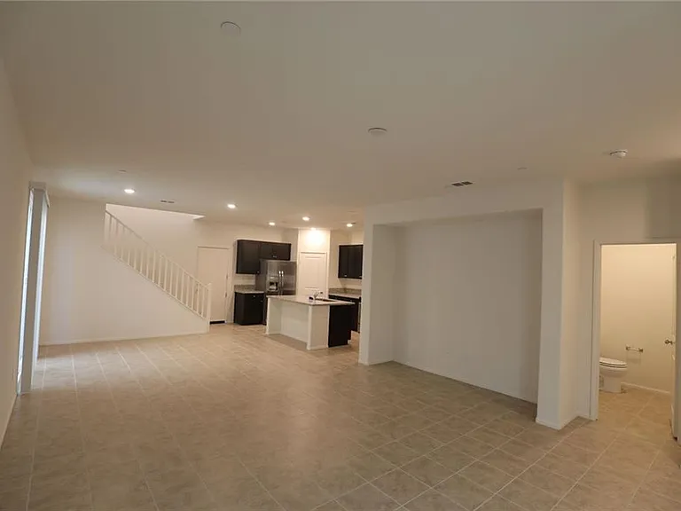 2119 Lavender Ln — Photo 3