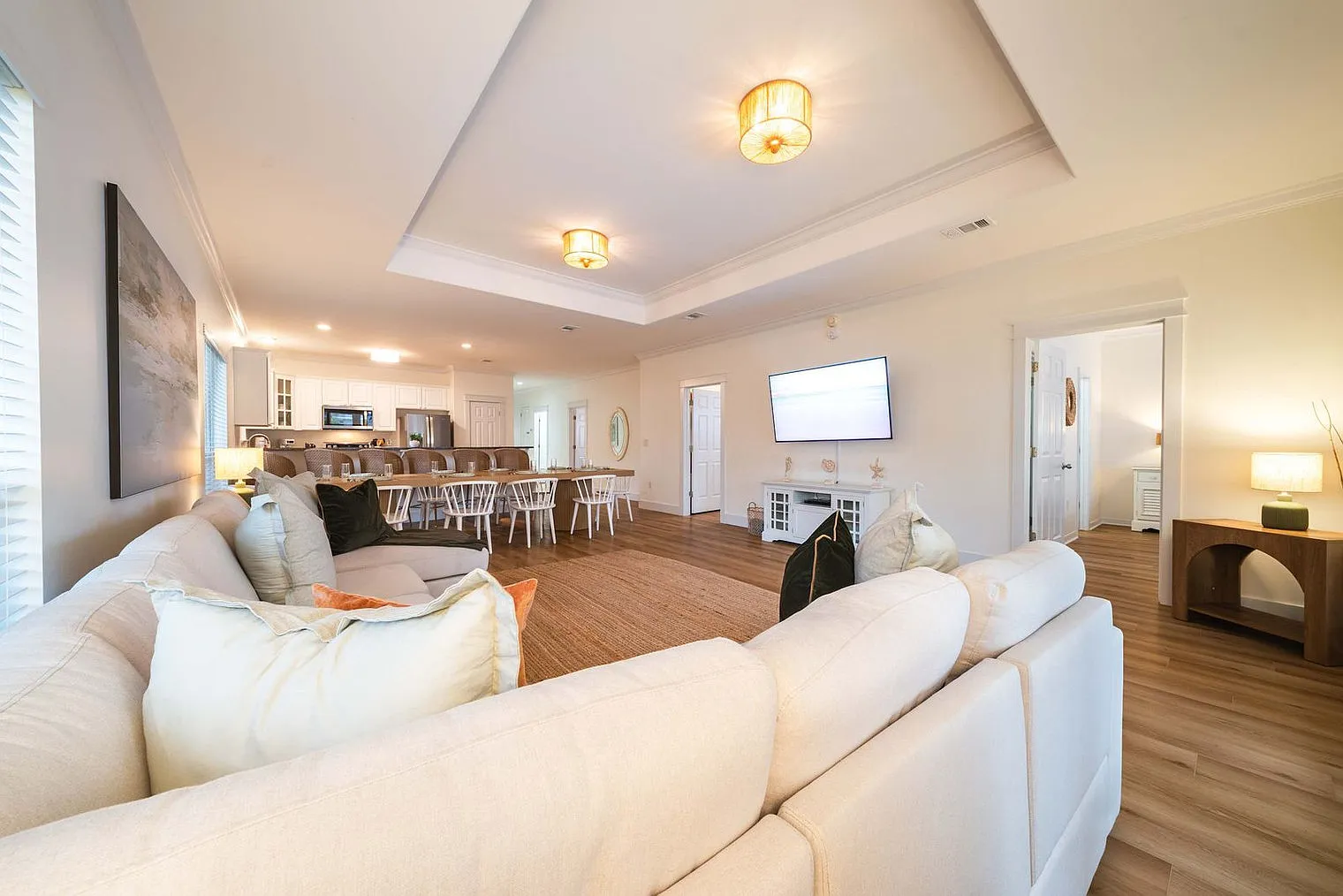 6 bed, 4.0 bath, 2335 sqft, $9,012 — Photo 3