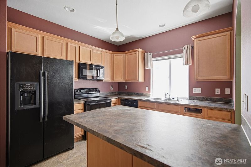 4th image of 8714 Oslo Lane NE
