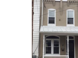 17 E High St, Womelsdorf, PA 19567