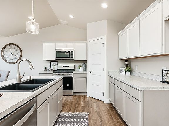 5th image of 2235 Greenbriar Rd