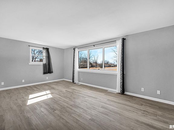 2nd image of 401 Belaire Dr