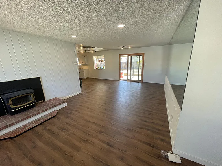 313 Granada Dr — Photo 16