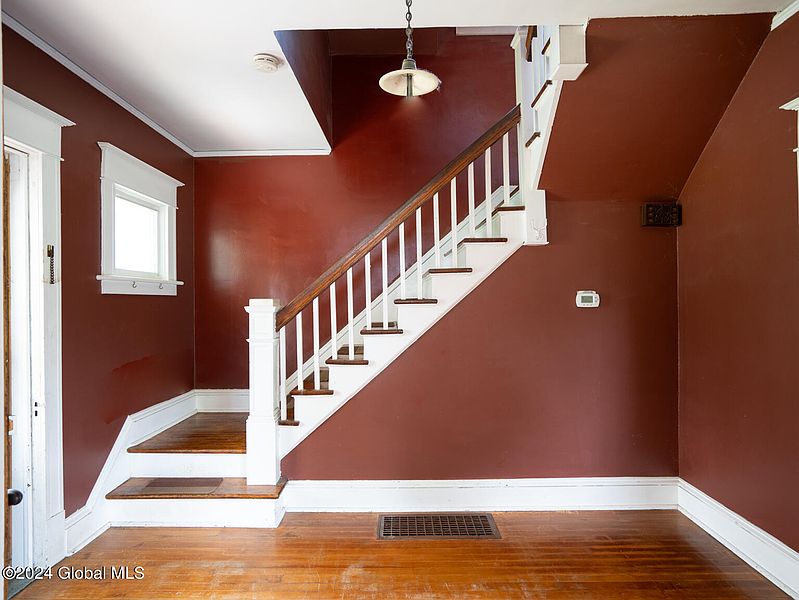 5th image of 85 Elliot Road