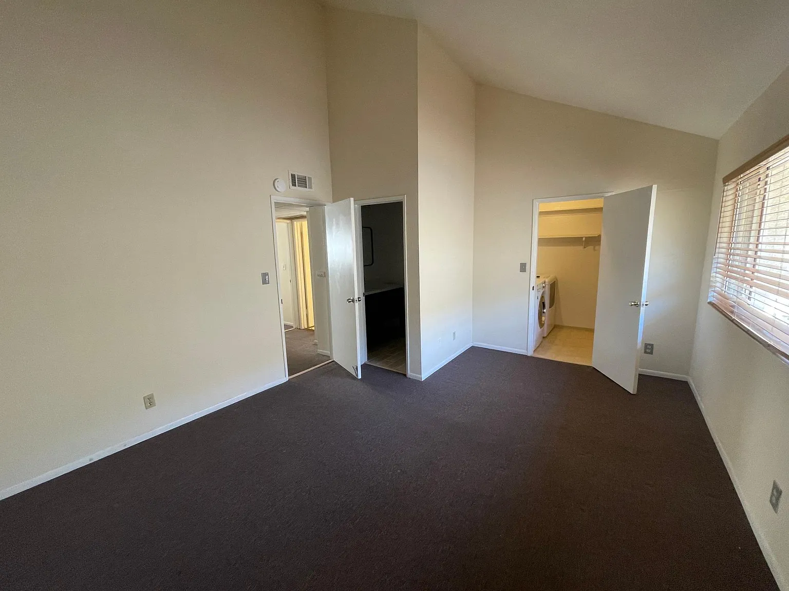 3 bed, 2.5 bath, 1223 sqft, $3,360 — Photo 4