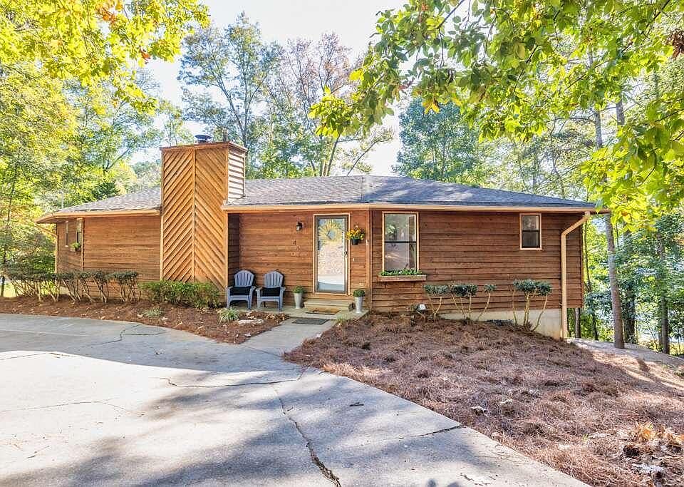 1st image of 2447 Lakeshore Dr NE