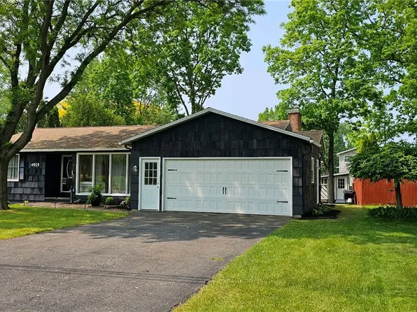 4925 Darien Dr, Liverpool, NY 13088