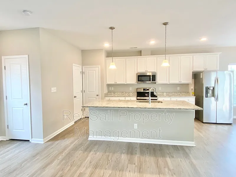 3 bed, 4.0 bath, 1950 sqft, $2,695 — Photo 2