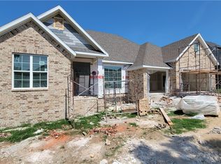 3946 E Spyglass Hill Dr, Fayetteville, AR 72701