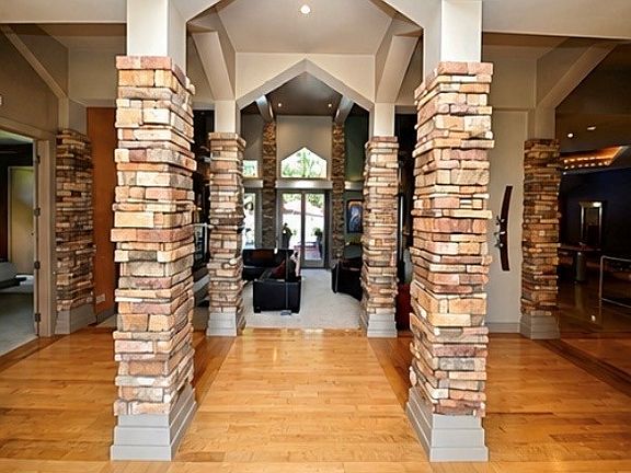 2nd image of 2 Kingsridge Dr