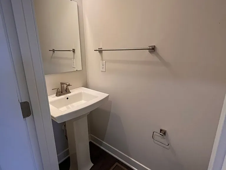 437 Greenwood Dr — Photo 8
