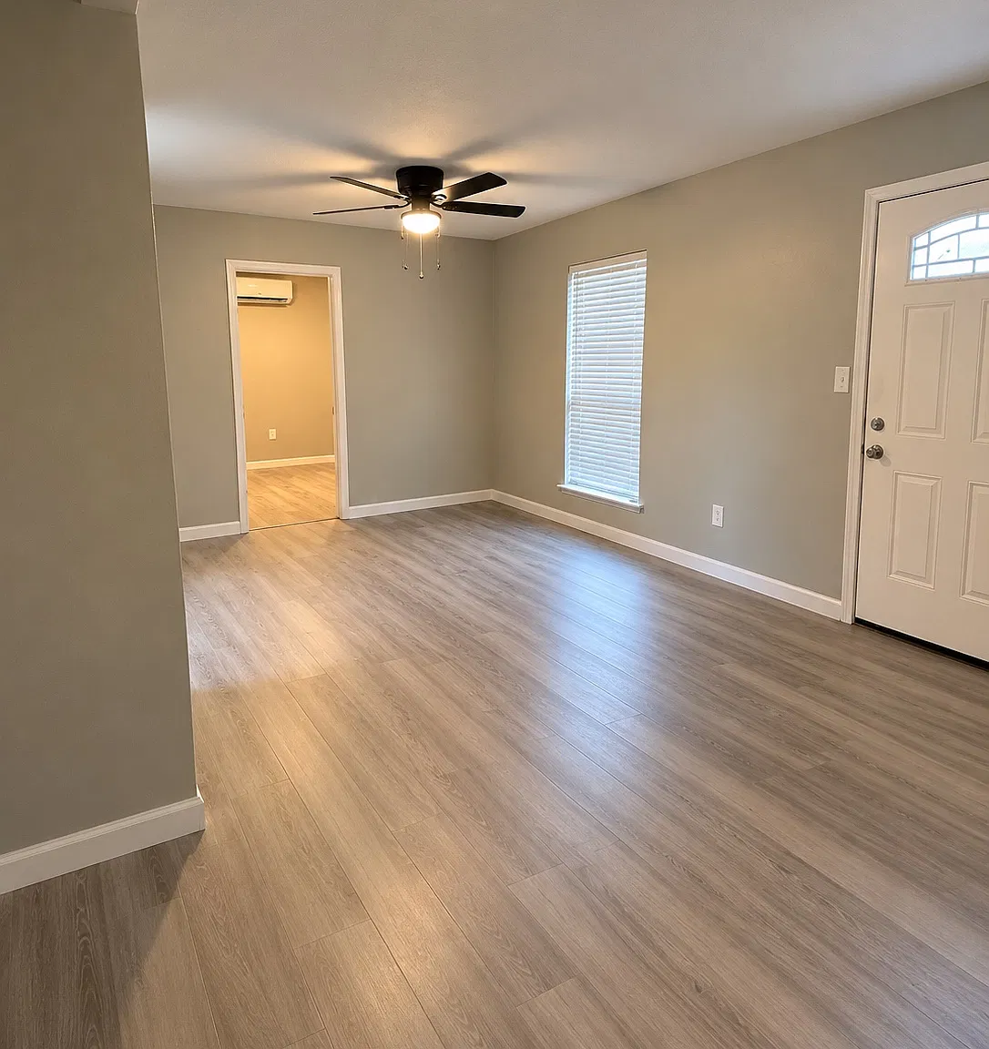 3 bed, 1124 sqft, $1,549 — Photo 2
