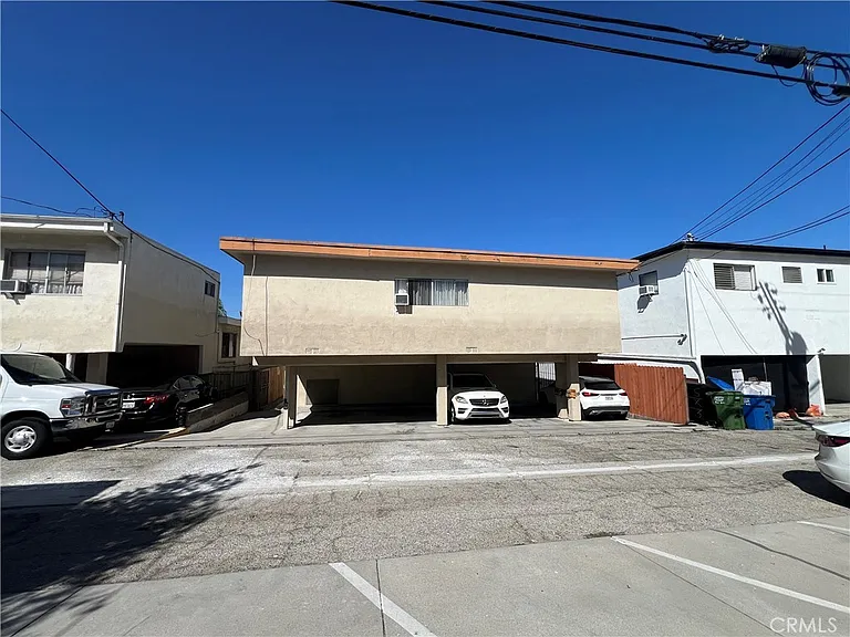 1329 Barry Ave #3 — Photo 2