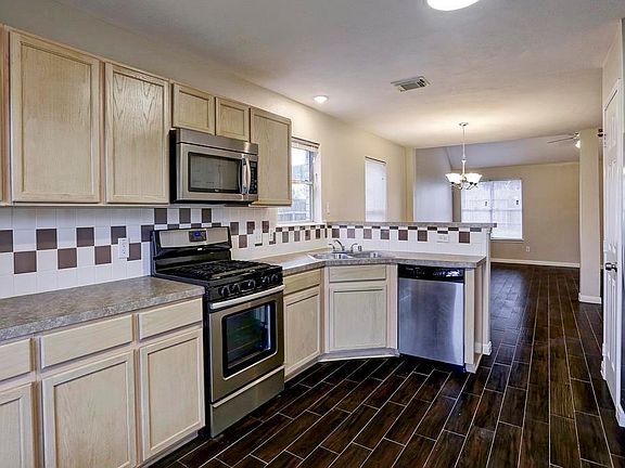 3rd image of 3311 Lantern Bay Ln
