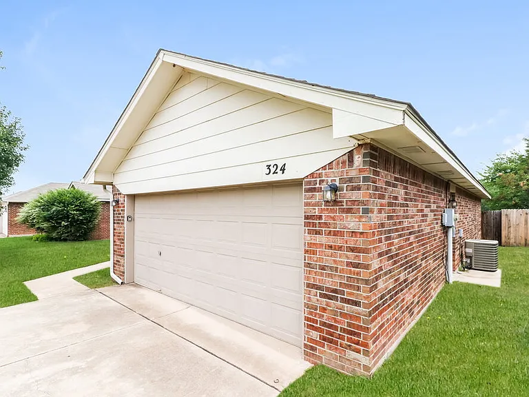 324 Marrgate Dr — Photo 2