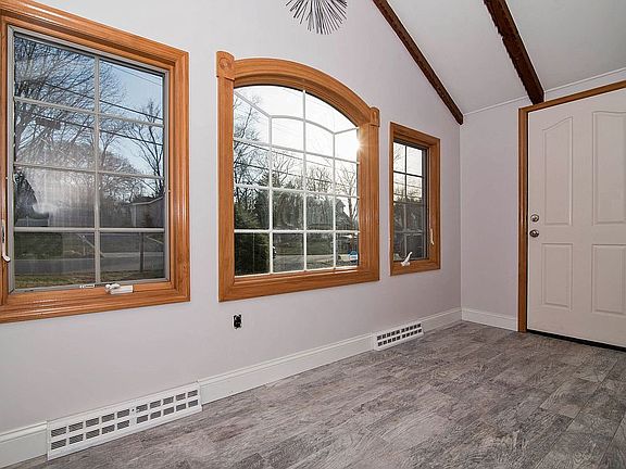 5th image of 83 Cedar Dr