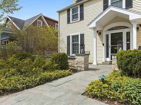 3rd image of 2216 Thornwood Ave