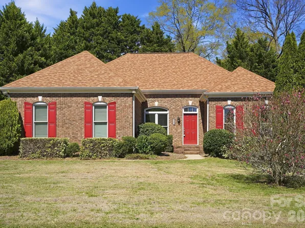 9332 Broken Pine Ln, Charlotte, NC 28269