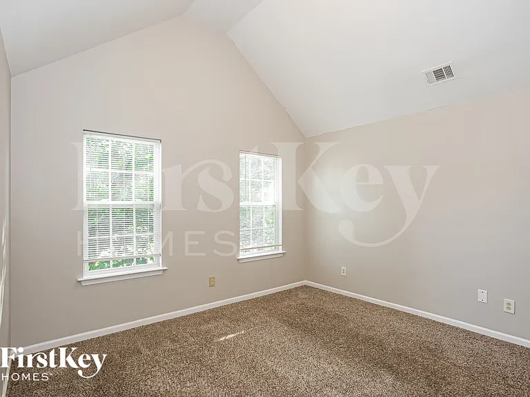 8605 Royal Bluff Dr — Photo 14