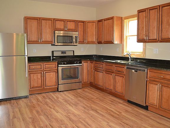 3rd image of 12 Ryerson Ave