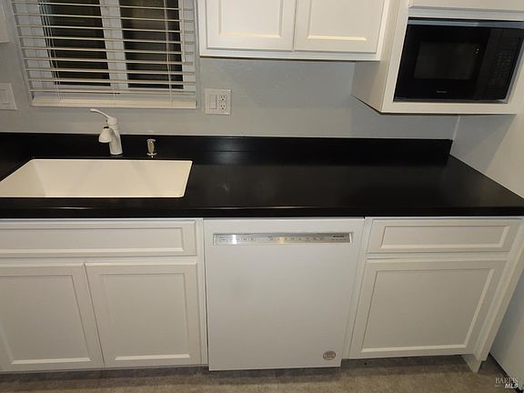 4th image of 102 Royal Oak Court