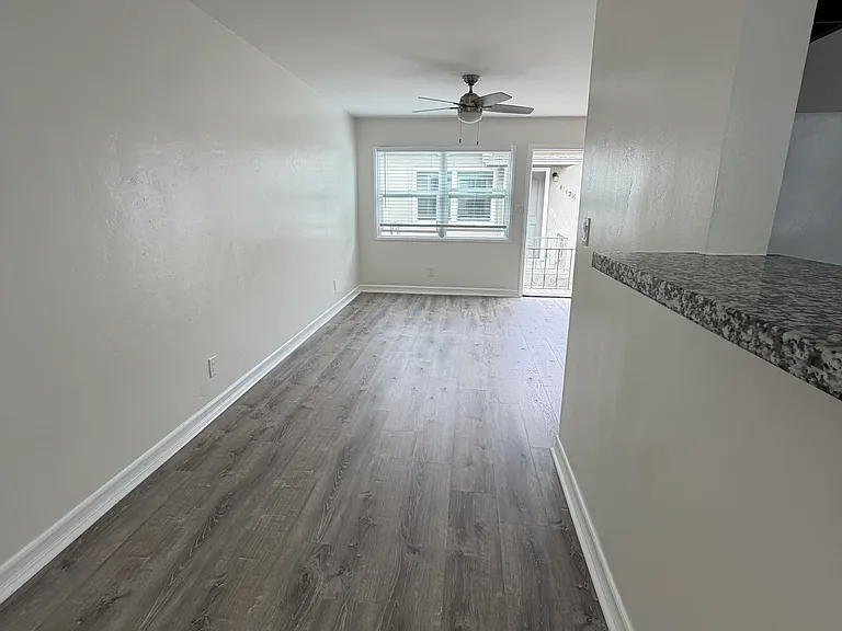 4150 1/2 Estrella Ave — Photo 4