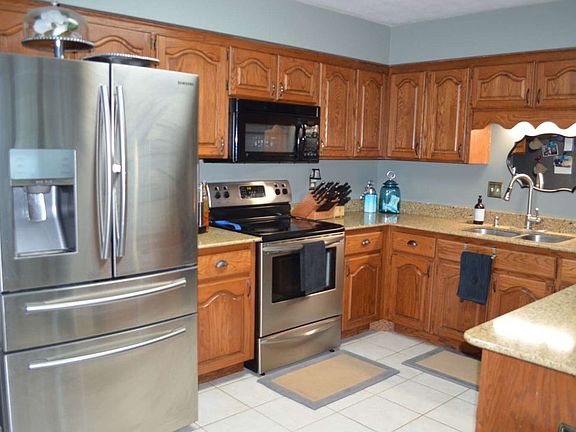 4th image of 115 NW Wiregrass Ct