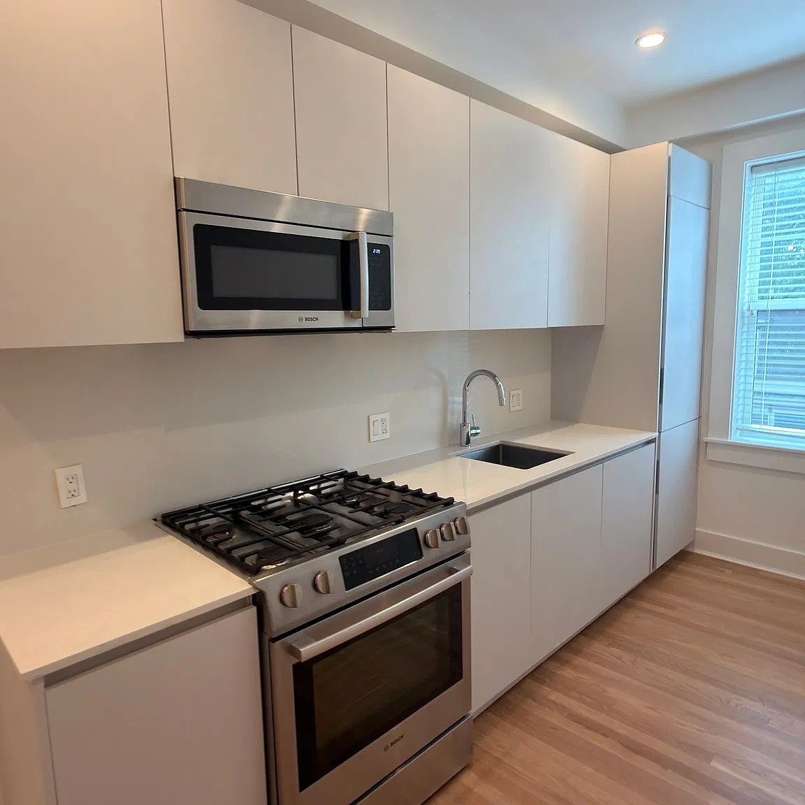 2 bed, 1.0 bath, 870 sqft, $3,700 — Photo 4