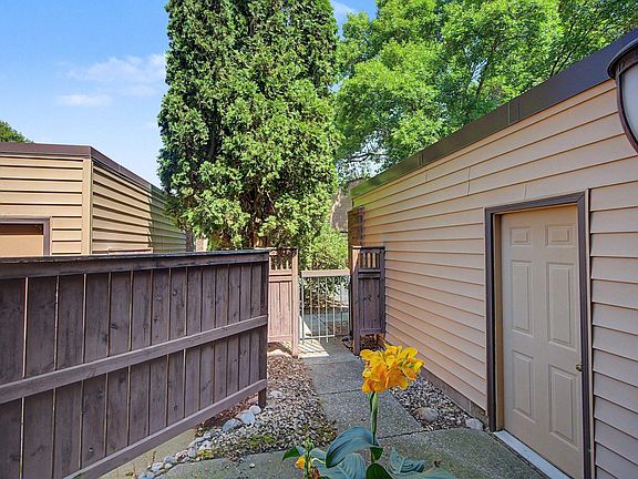 3rd image of 4749 Spring Cir