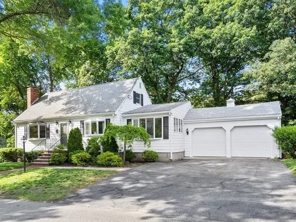 3 Drummond Rd, Stoneham, MA 02180