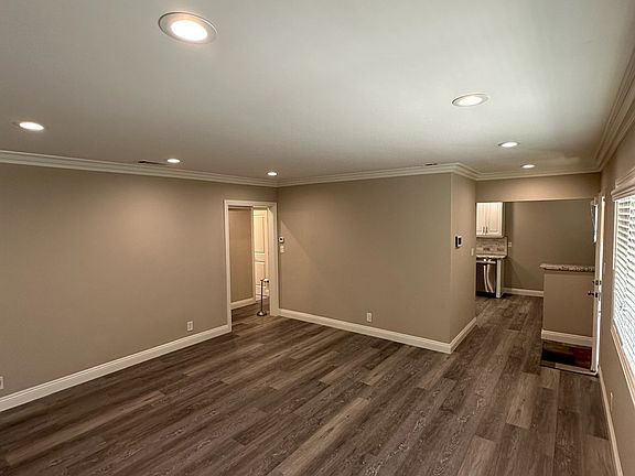 4th image of 166 N Ivy Ave APT B