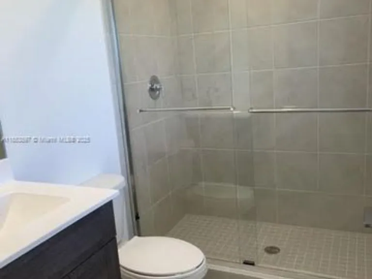 1092 SE 23rd Ave #5 — Photo 7