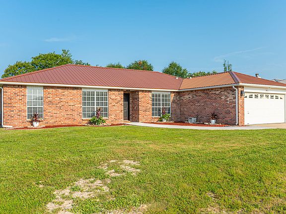 3rd image of 411 Jillian Dr