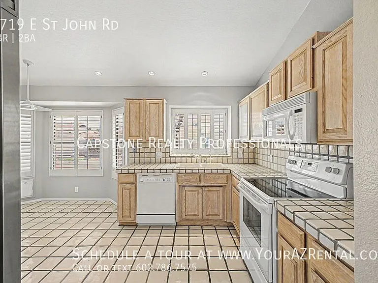 5719 E Saint John Rd — Photo 3