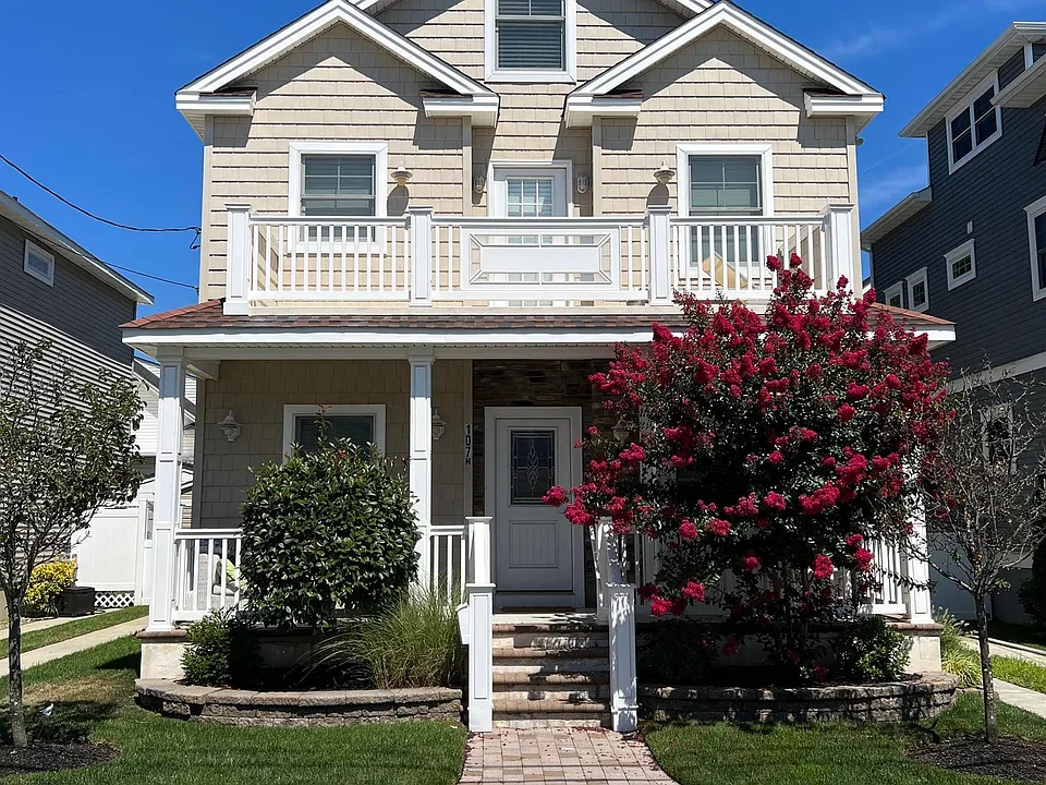 107 N Douglas Ave