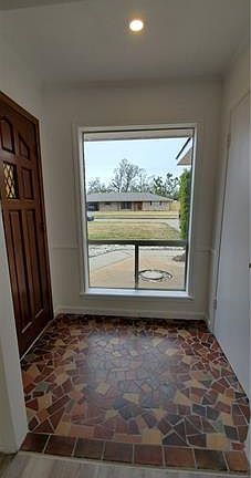 3rd image of 209 Bonvue St