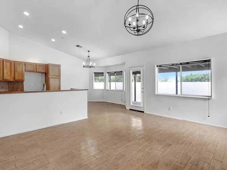 16618 Windcrest Dr — Photo 3