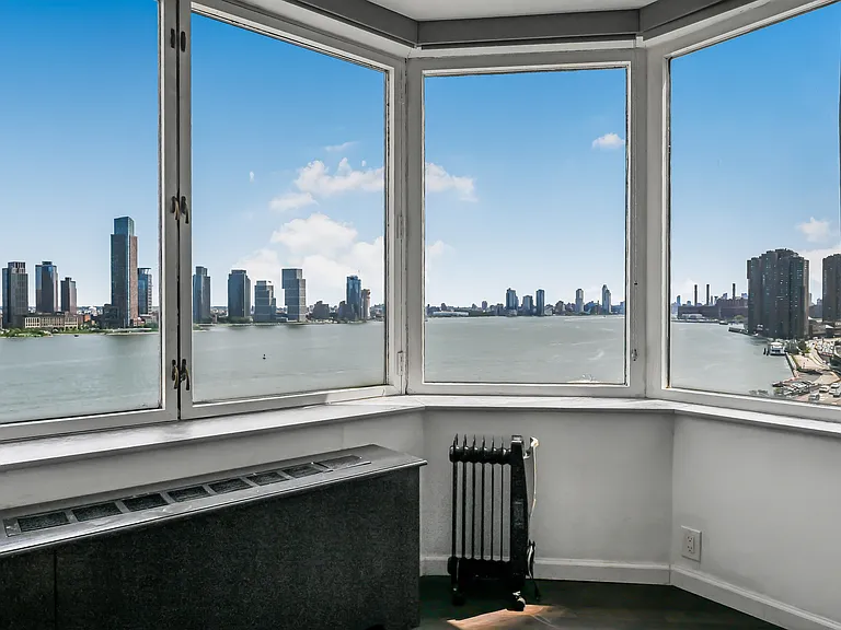 415 E 37th St #14D — Photo 1