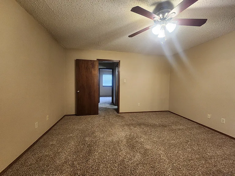 7938 NW Crossland Cir — Photo 16