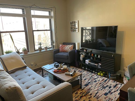 4th image of 1249-1253 W Henderson St #2