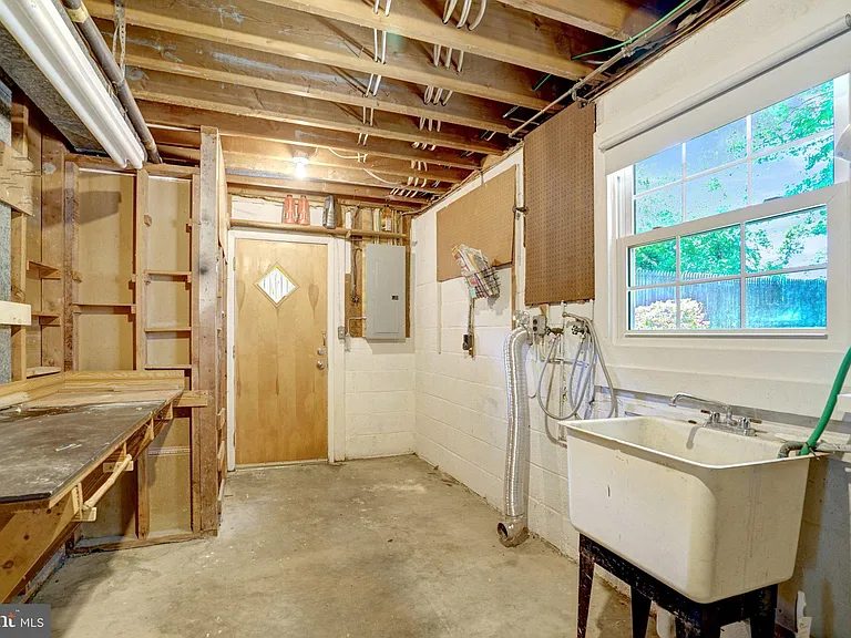 8236 Governors Ct — Photo 30