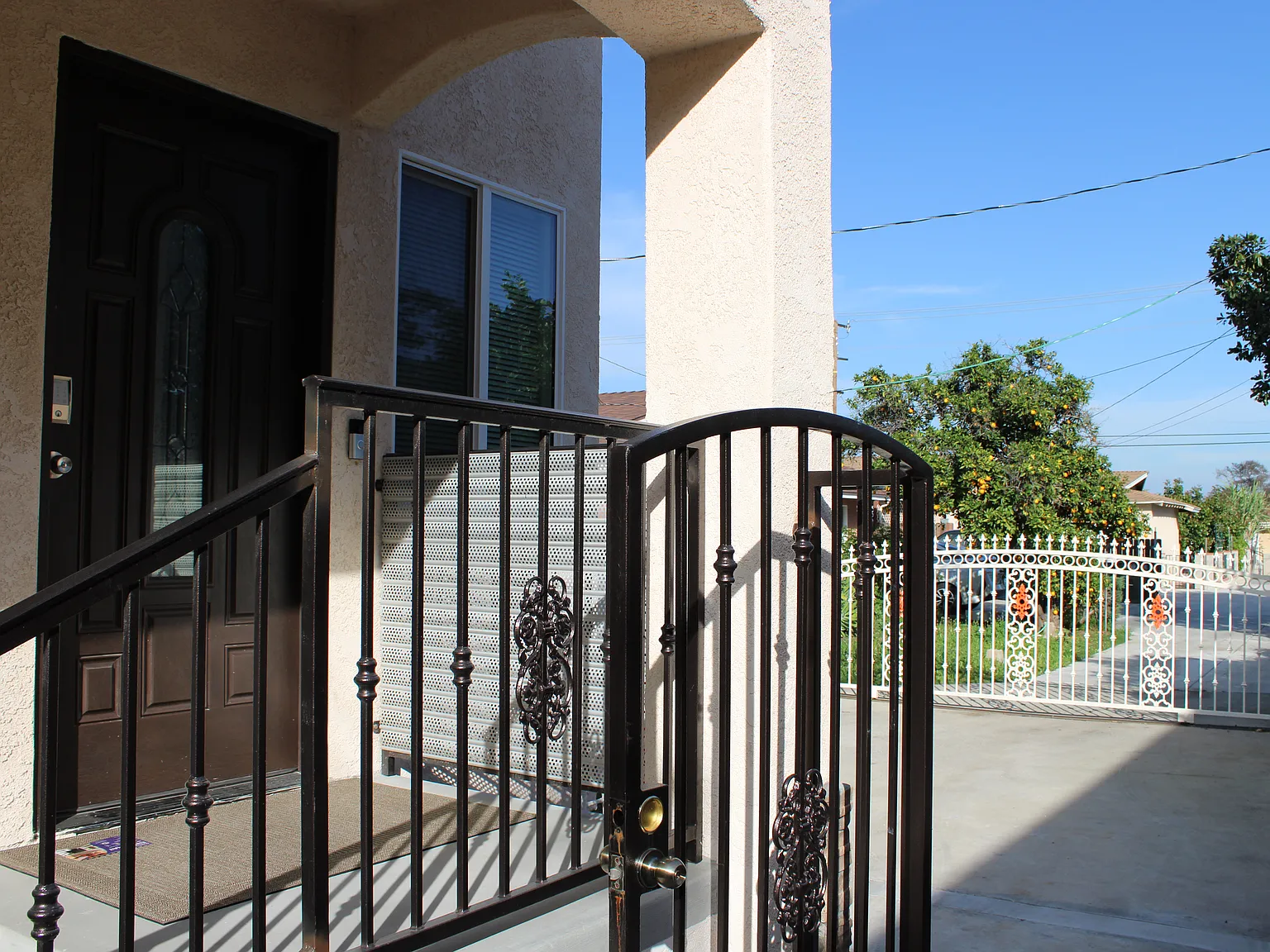 3 bed, 2.5 bath, 1200 sqft, $5,800 — Photo 2