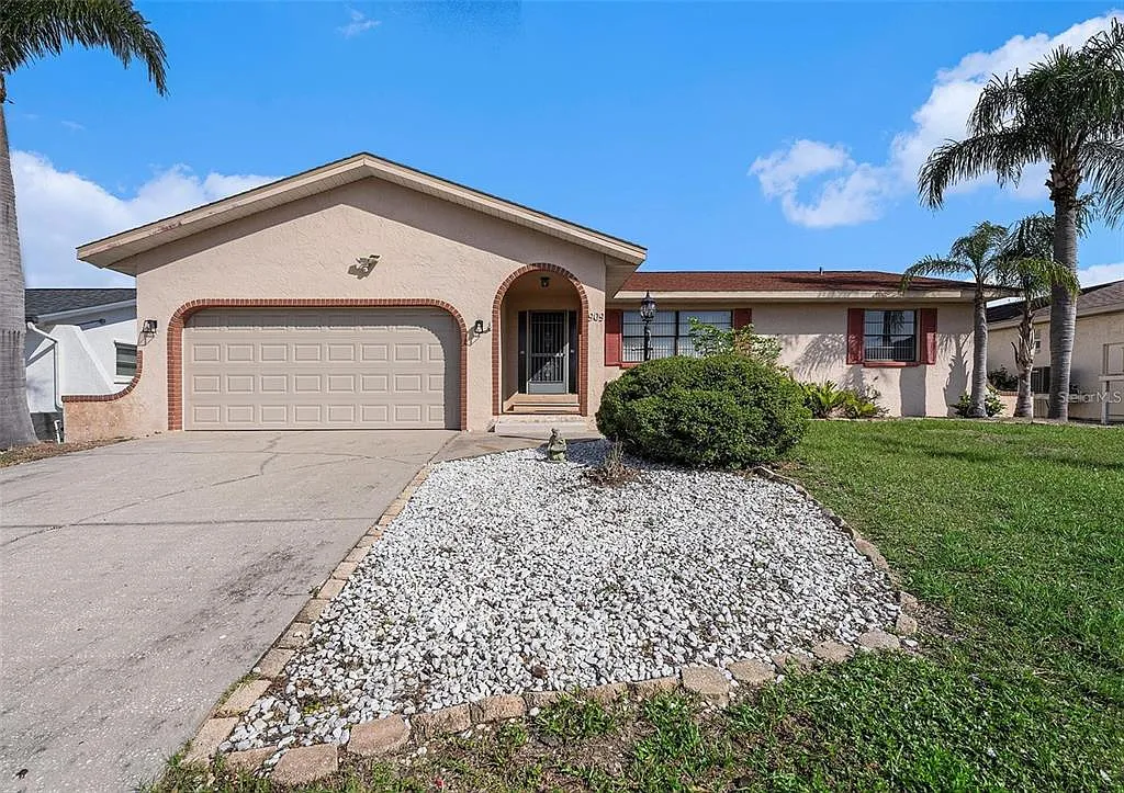 3 bed, 2.0 bath, 1908 sqft, $2,675 — Photo 1