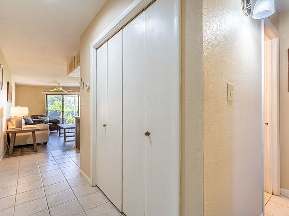 4th image of 436 Yacht Club Dr APT D