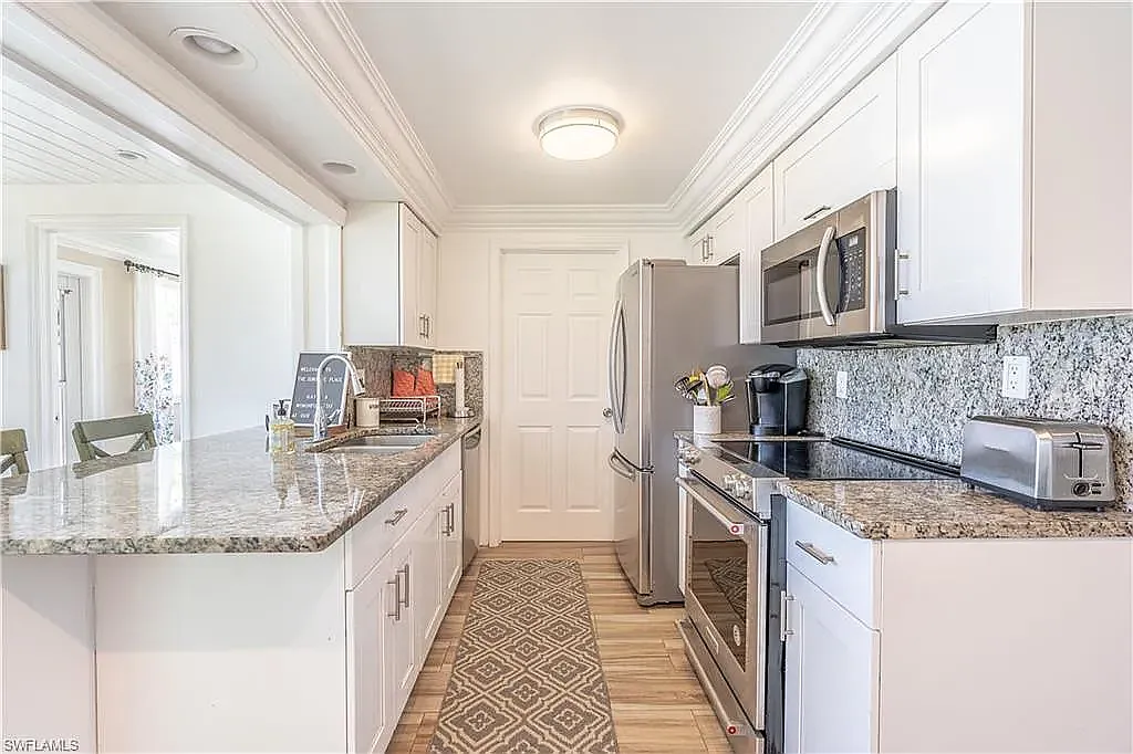 3 bed, 1000 sqft, $2,800 — Photo 4